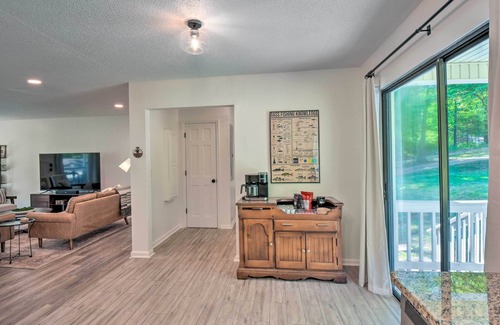 Townville House | Lakefront Townville Gem w/Boat Dock & Kayaks