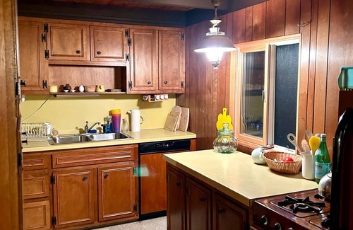 Standish Cottage | Lakefront Traditional 4-bedroom cottage in Frye Island