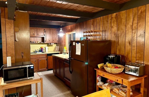 Standish Cottage | Lakefront Traditional 4-bedroom cottage in Frye Island