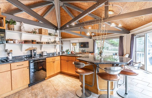 Pinehurst Cottage | Lakefront Treehouse Retreat in Pinehurst – Perfect for Extended Stays