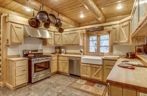 Sandpoint House | Lakefront true log home w/private hot tub, dock & heated floors