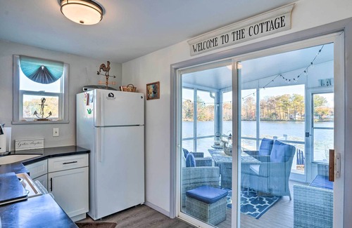 Tully Cottage | Lakefront Tully Cottage w/ Screened Porch!
