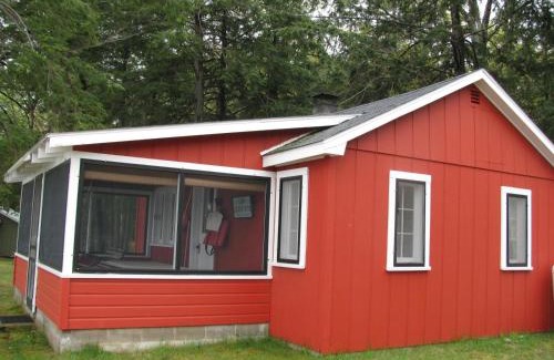 Honor House | Lakefront! Twin Birch Resort - The Red Laker