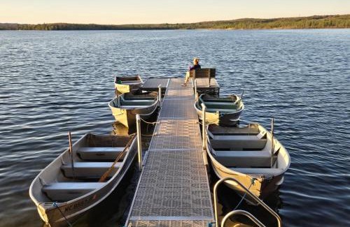 Honor House | Lakefront! Twin Birch Resort - The Red Laker