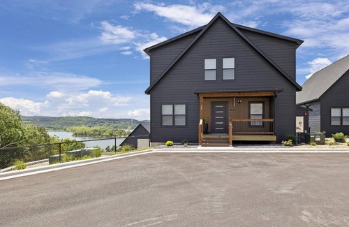 Hollister House | Lakefront | Two homes (sleeping 46) golf simulators, outdoor saunas, & hot tubs
