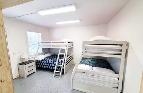 Dandridge Hotel | Lakefront - Unbelievable 3 levels w/Elevator!