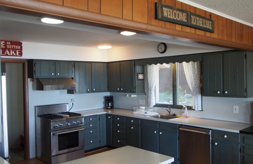 Frankfort House | Lakefront Cottage on the South Shore of Crystal Lake