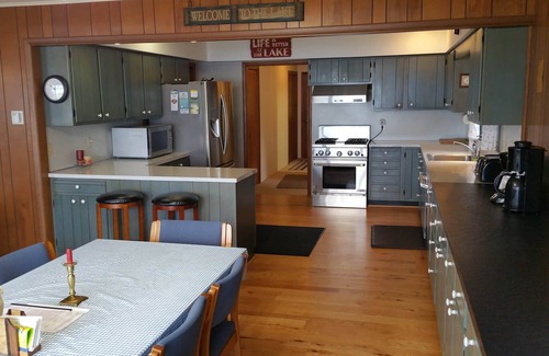 Frankfort House | Lakefront Cottage on the South Shore of Crystal Lake