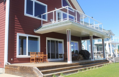 Westerose House | Lakefront Vacation home