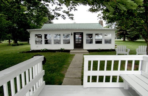 Champlain Cottage | Lakefront vacation rental