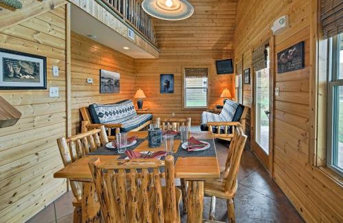 Columbia House | Lakefront Vacation Rental with Patio and Grill!