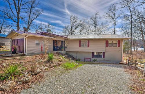 Myrtle House | Lakefront Vacation Rental with Deck and 2 Docks!