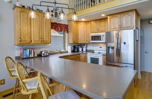 Vandalia House | Lakefront Vandalia Home w/Boat Dock & Gas Grill!