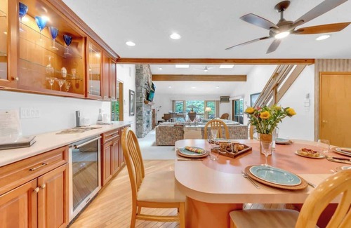 Lake Ariel House | Lakefront + Views + 5 Bdrm + Kayaks + Out. Kitchen