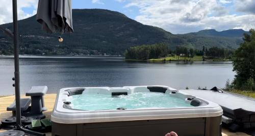 Kviteseid Villa | Lakefront Villa, exclusive leisure property near Vrådal Golf, Straand Summerland & Panorama Ski center