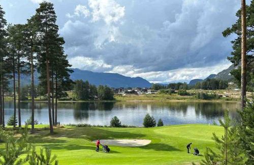 Kviteseid Villa | Lakefront Villa, exclusive leisure property near Vrådal Golf, Straand Summerland & Panorama Ski center
