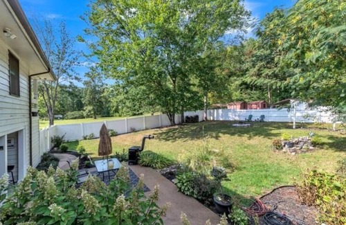 Orange House | Lakefront Villa on Lake Orange VAnThe first floorspace is blocked for cleaning n