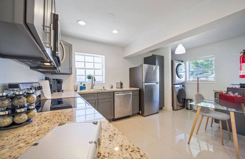 Miami Gardens House | Lakefront Villa w/Pool & Hot Tub