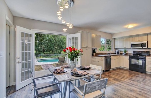 Orient Park House | Lakefront Villa with Heated pool and Spa