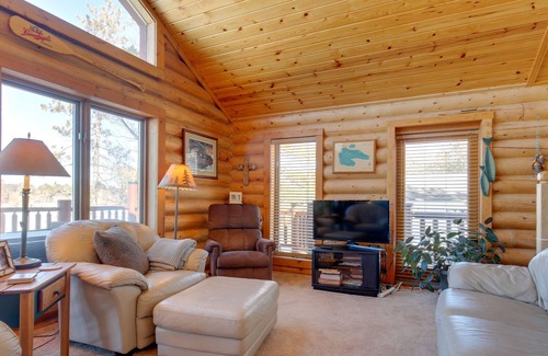 Loretto Cabin | Lakefront Vulcan Cabin w/ Boat Dock & Kayaks!