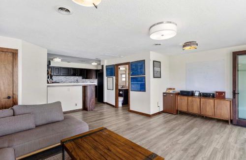 Moses Lake House | Lakefront Washington Home with Private Pool and Sauna