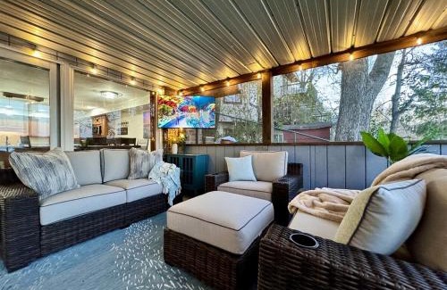 Decatur House | Lakefront, Water toys, Hot Tub, Swim and Boat Dock