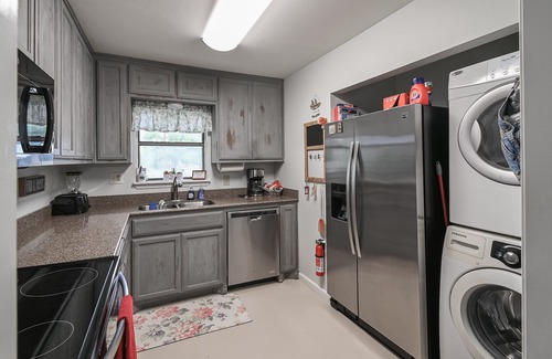 Coleman House | Lakefront Waters Edge Lake House/Huge Boat Dock/Deep Water/Lakefront Sunsets