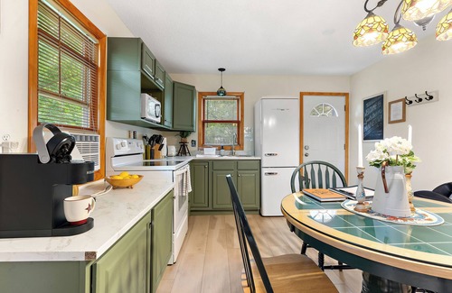 Lindstrom Cabin | Lakefront, wildlife Cabin retreat - Pelican Bay Cabin