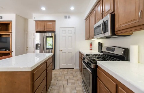 Temecula House | Lakefront - Wine Country Haven in Harveston