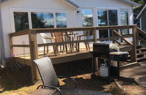 Lochmere Cottage | Lakefront Winnisquam Cottage with dock & boat ramp