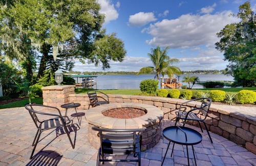 Winter Haven House | Lakefront Winter Haven Retreat Hot Tub and Patio!