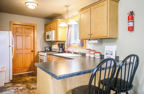 Townsend Cabin | Lakefront Wisconsin Cabin: Dock, Walk to Beach!