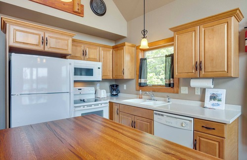 Townsend Cabin | Lakefront Wisconsin Getaway w/Kayak + Boat Dock!