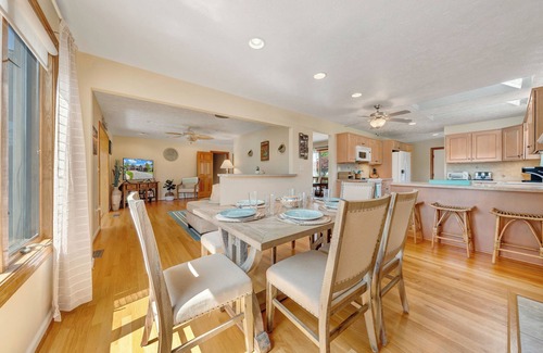 Huddleston House | Lakefront with Private Dock.