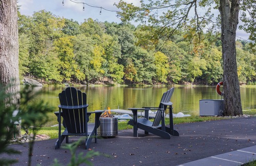 Scotrun Ski Chalet | Lakefront Wooden Chalet in the Poconos/Fishing, Yoga retreats, Paddle Boats