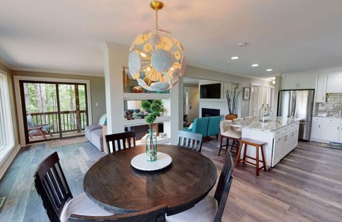 Bronston House | Lakefront Woodson Bend 115-4