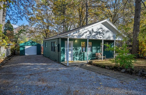 Lakehead-Lakeshore House | Lakehead Bungalow + full RV hookups at Lake Shasta