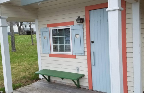 Chassell House | Lakehome near Houghton with Outdoor Sauna!
