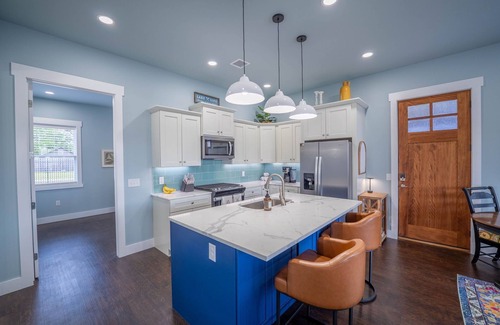 Vinita House | Lakehouse/3 bd/2bath/sleeps 10/neighborhood pool