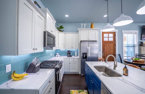Vinita House | Lakehouse/3 bd/2bath/sleeps 10/neighborhood pool