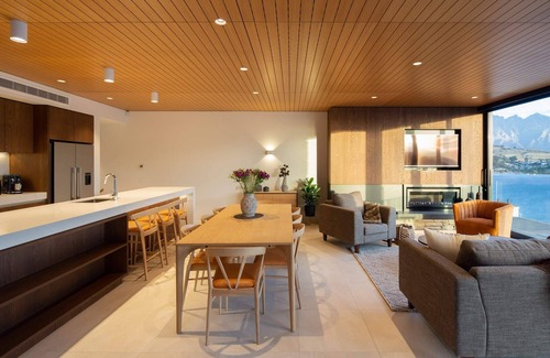 Queenstown Villa | Lakehouse 3, Free Parking, Fire Place, Lake Views