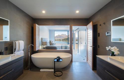 Queenstown Villa | Lakehouse 3- Free Parking- Walk To Town- Air Con