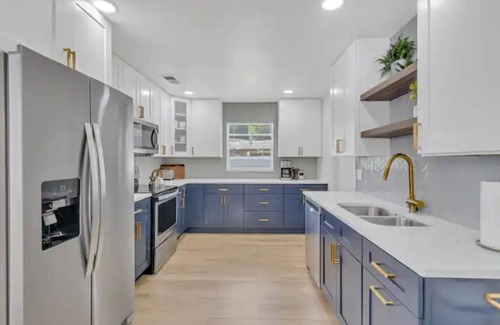 Clear Lake House | ☆LakeHouse 4 Bedroom Newly Renovated Heated pool ☆