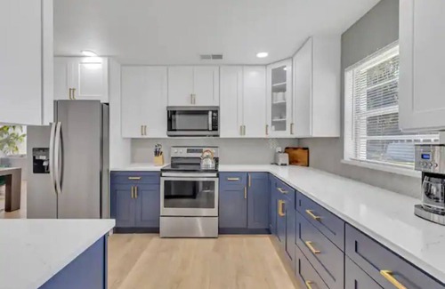 Clear Lake House | ☆LakeHouse 4 Bedroom Newly Renovated Heated pool ☆