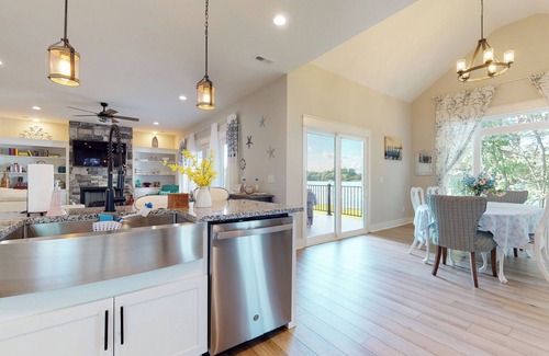 Winchester House | Lakehouse 4BR4BA FreeKayaks 2Kitchen DoubleDeck SwimPool BoatRamp FamilyVacation