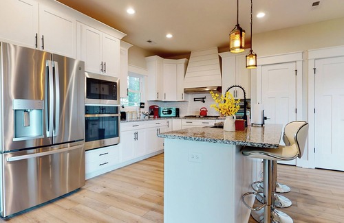 Winchester House | Lakehouse 4BR4BA FreeKayaks 2Kitchen DoubleDeck SwimPool BoatRamp FamilyVacation