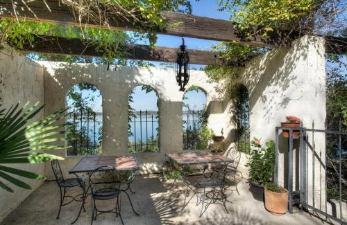 Canyon Lake Bed & Breakfast | Lakehouse Bed and Breakfast