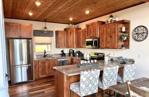 Bayview House | Lakehouse Couples Retreat