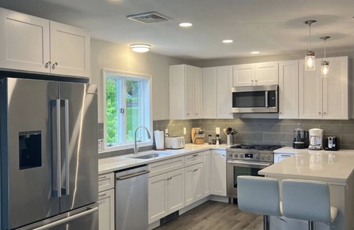 Malletts Bay House | Lakehouse Family Getaway.