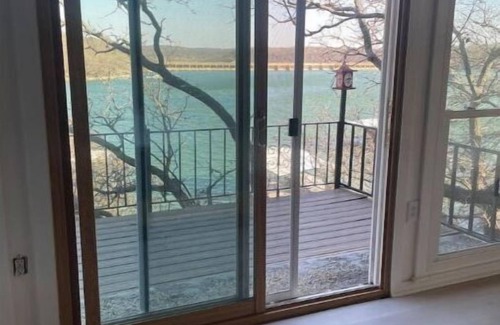Cisco House | Lakehouse front property swim off pier!